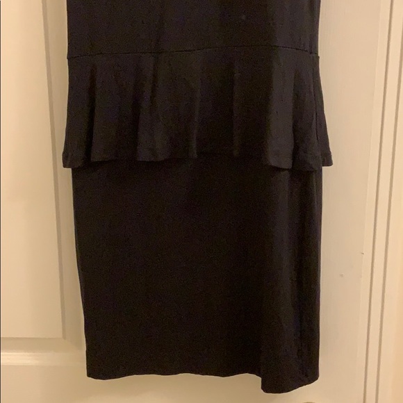Le chateau size small— worn once, great condition - Picture 3 of 3